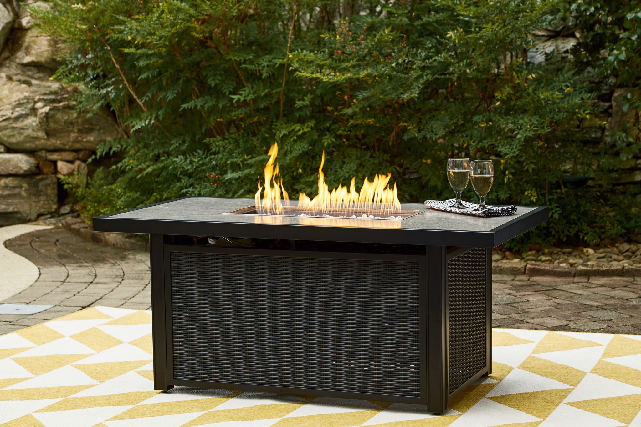 Mesa rectangular con fogata Beachcroft